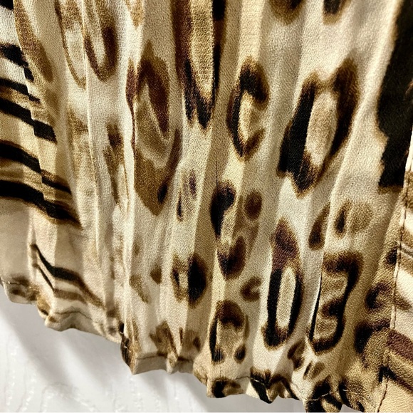 ⭐️2/$30⭐ Allison Taylor ruffled animal/leopard print short-sleeve blouse, size L - Picture 4 of 7